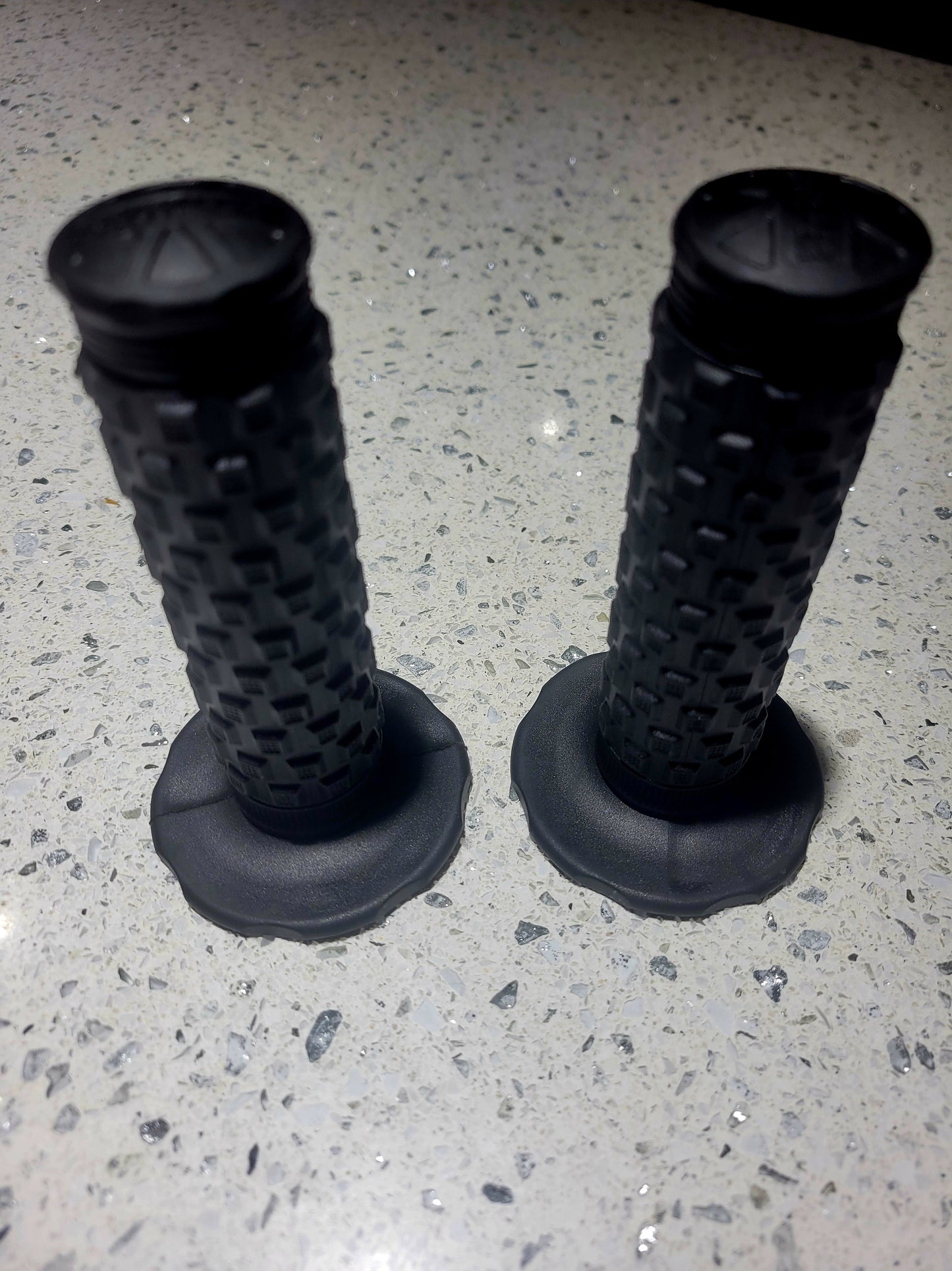 Handle bar grips