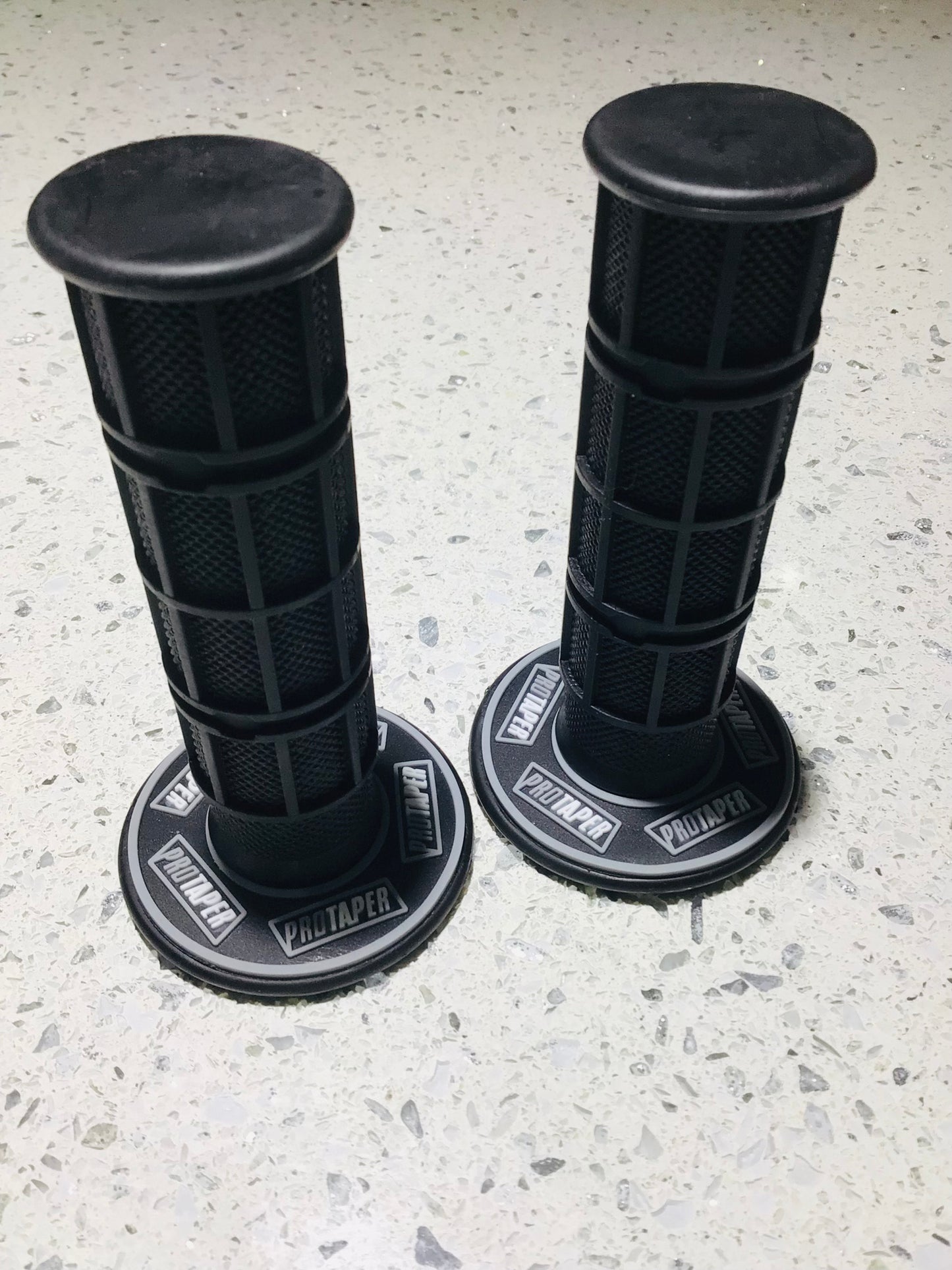 Handle bar grips