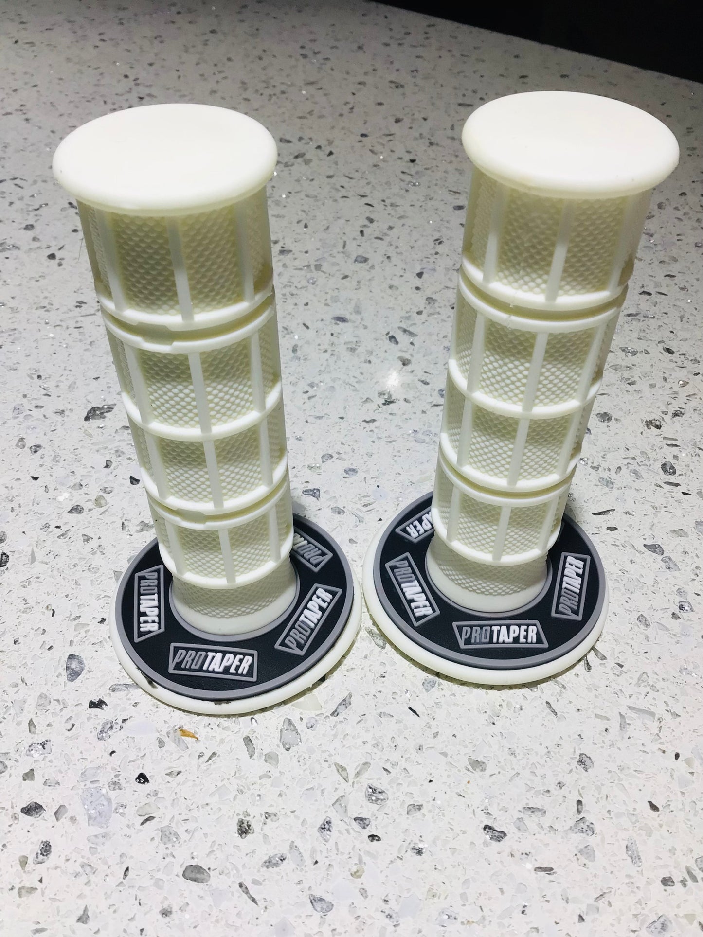 Handle bar grips