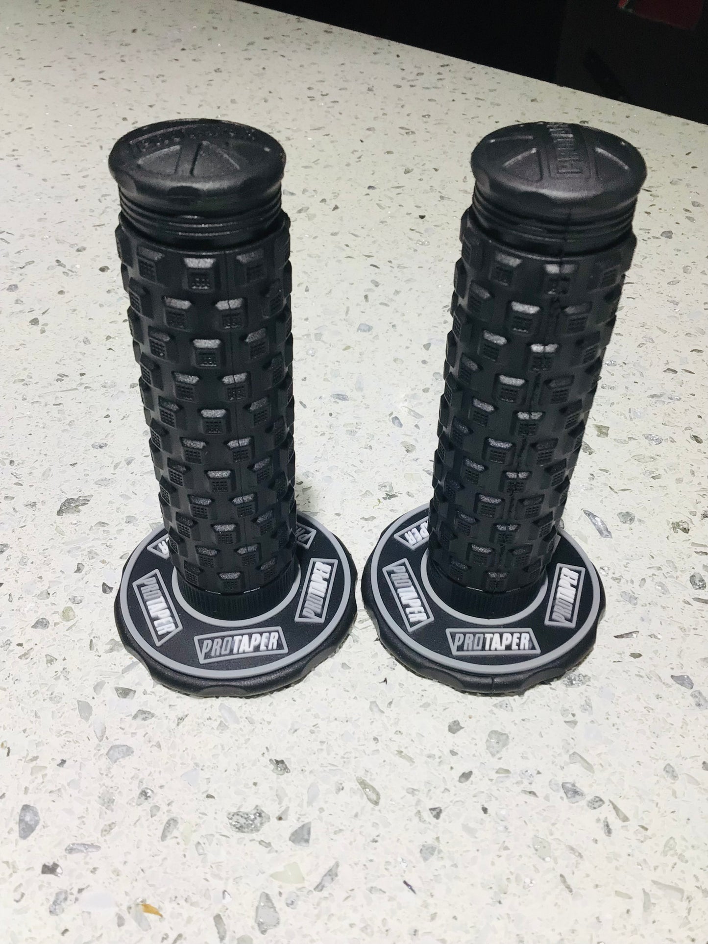 Handle bar grips