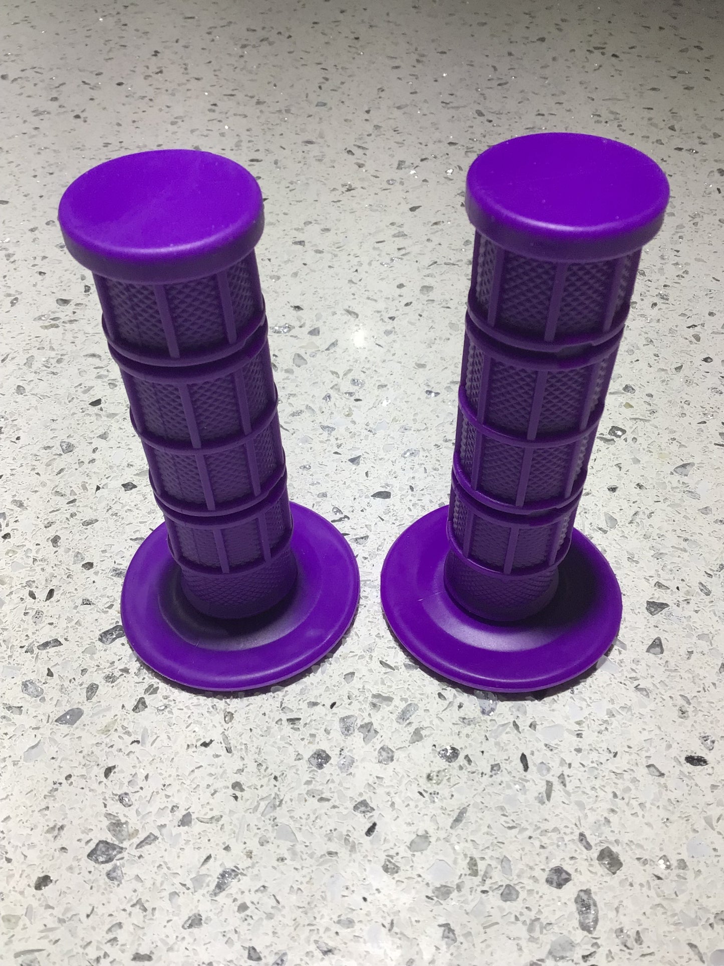 Handle bar grips