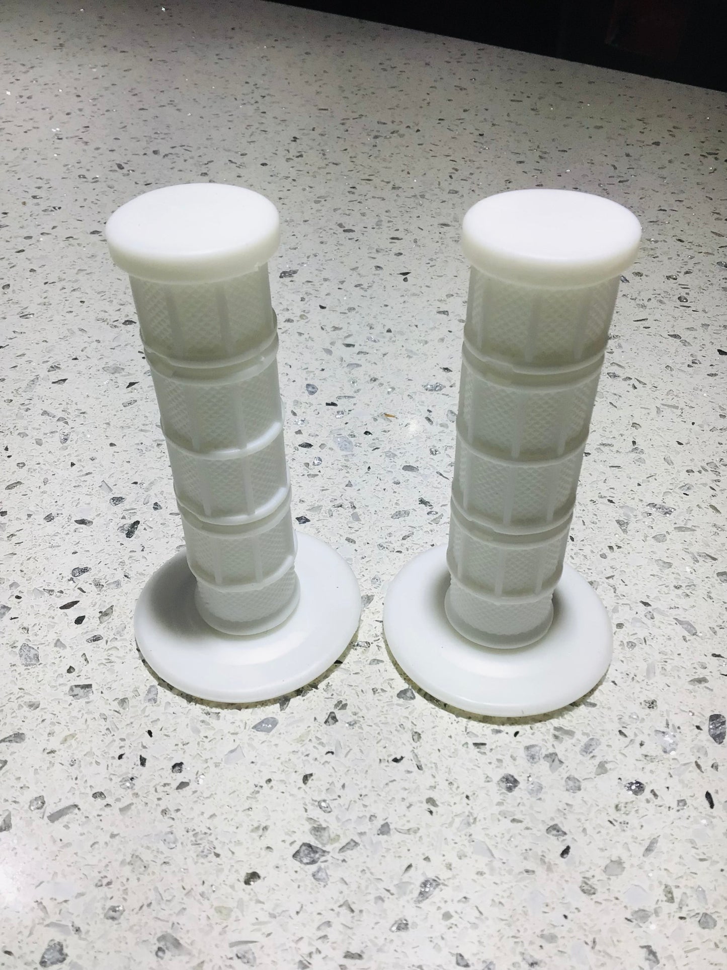 Handle bar grips