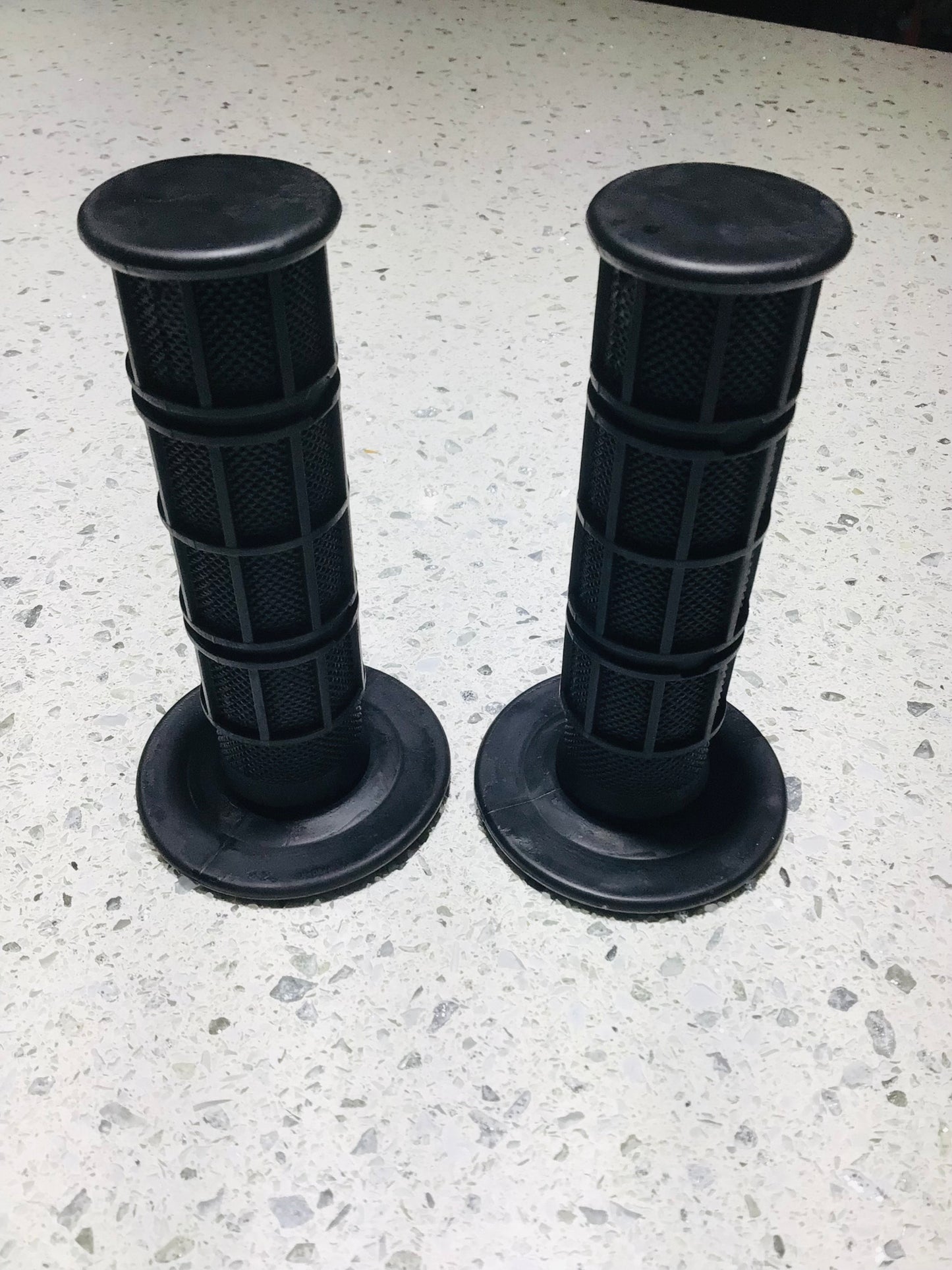 Handle bar grips