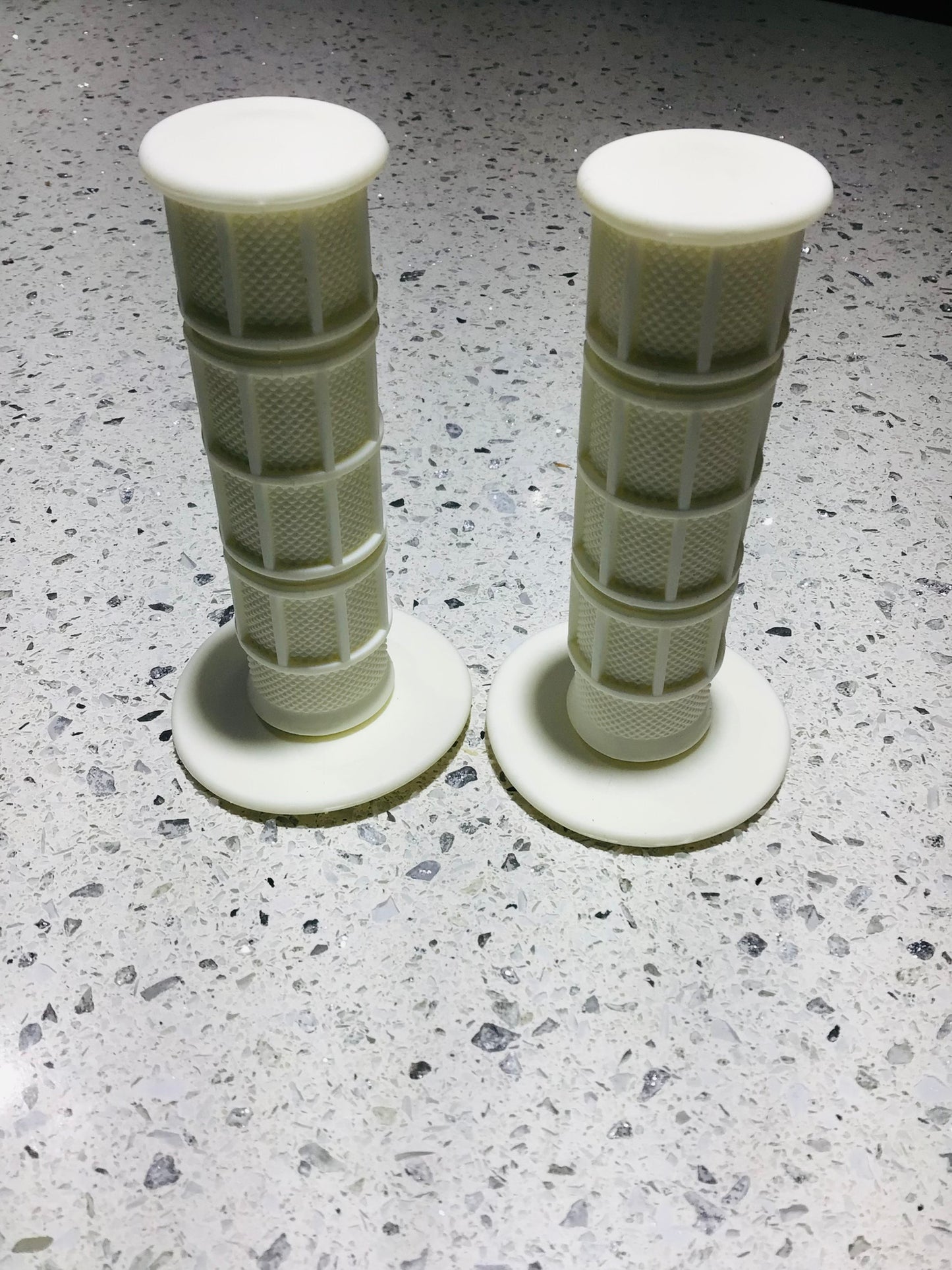 Handle bar grips