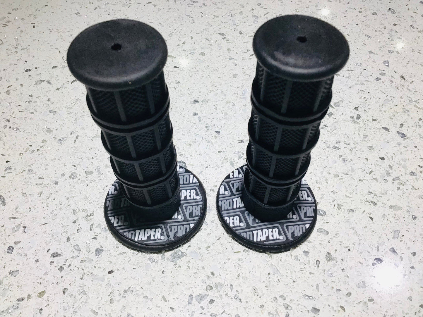 Handle bar grips